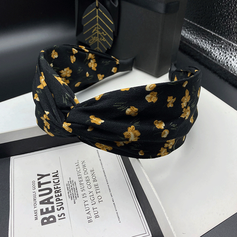Black hairpin headband, a new fashion for women in 2024, high top, versatile for shopping, wide-edge pressure headband details Picture
