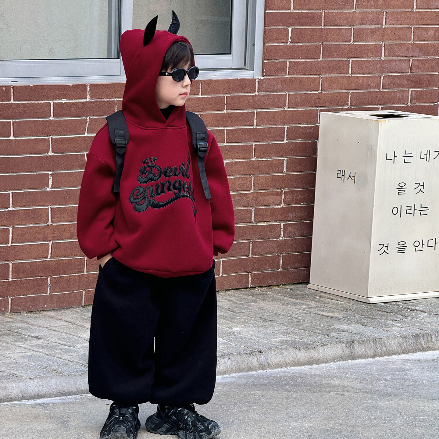 Tongku 2024 Children's Winter Collection Huzhou Zhili Children's Clothing One-piece fleece Little Devil Standing Horn Letter Hooded Boys' Sweatshirt details Picture