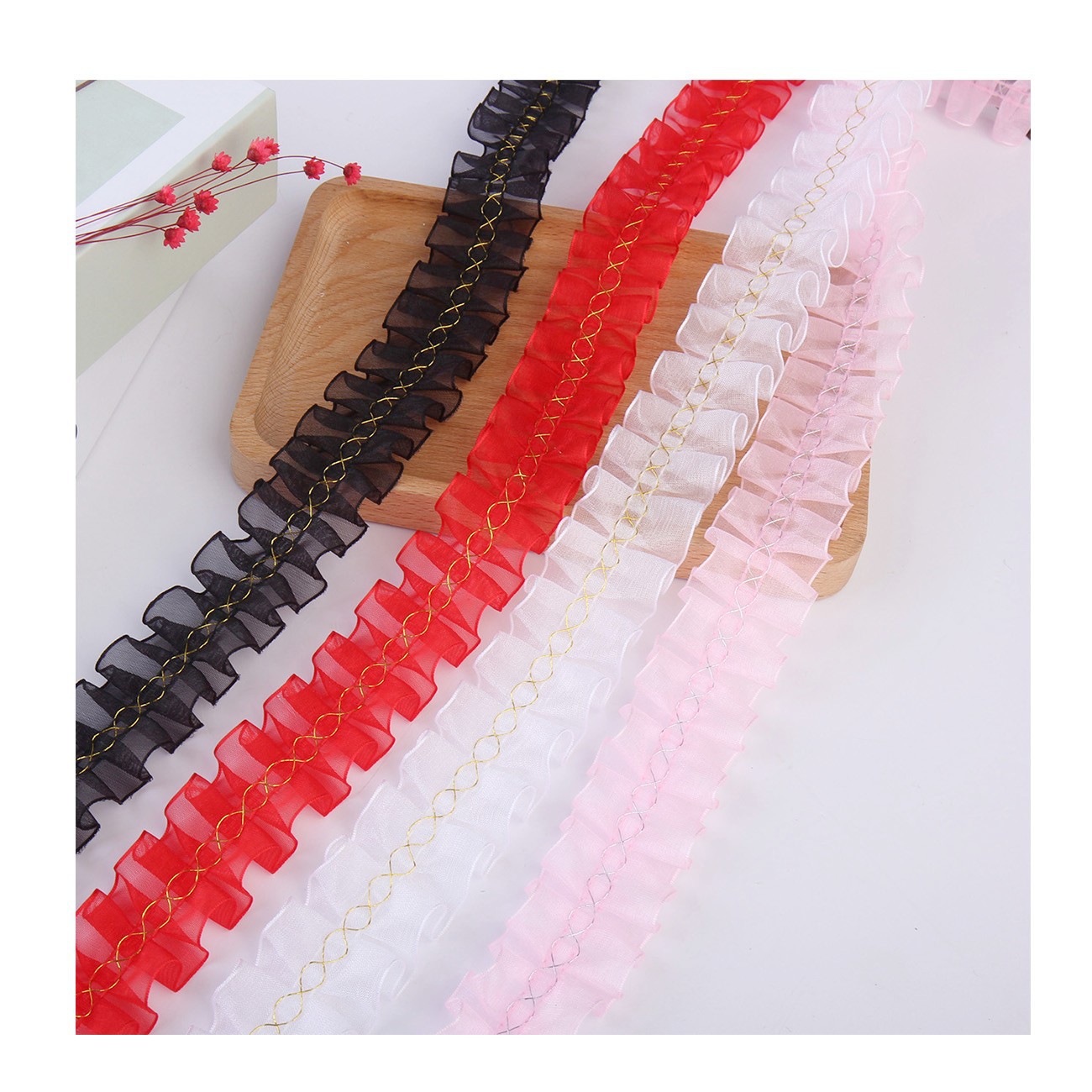قطع من الحلي المصنوعة من الحرير الثلجي الخشن من الفضة والذهبية المغلفة بالتجاعيد Item Picture