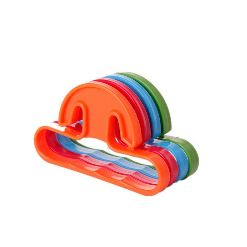 We supply household daily labor-saving, easy and portable plastic bag carriers and plastic handle card holders for carrying vegetables Item Picture