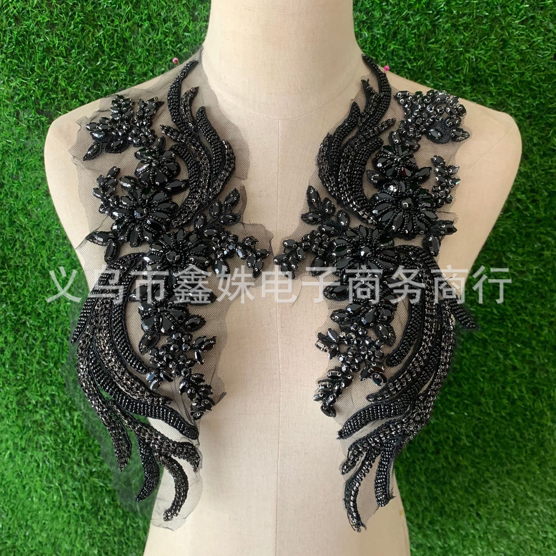 Wholesale beaded crystal dresses, corsets, water diamonds, phoenix tail decals details Picture