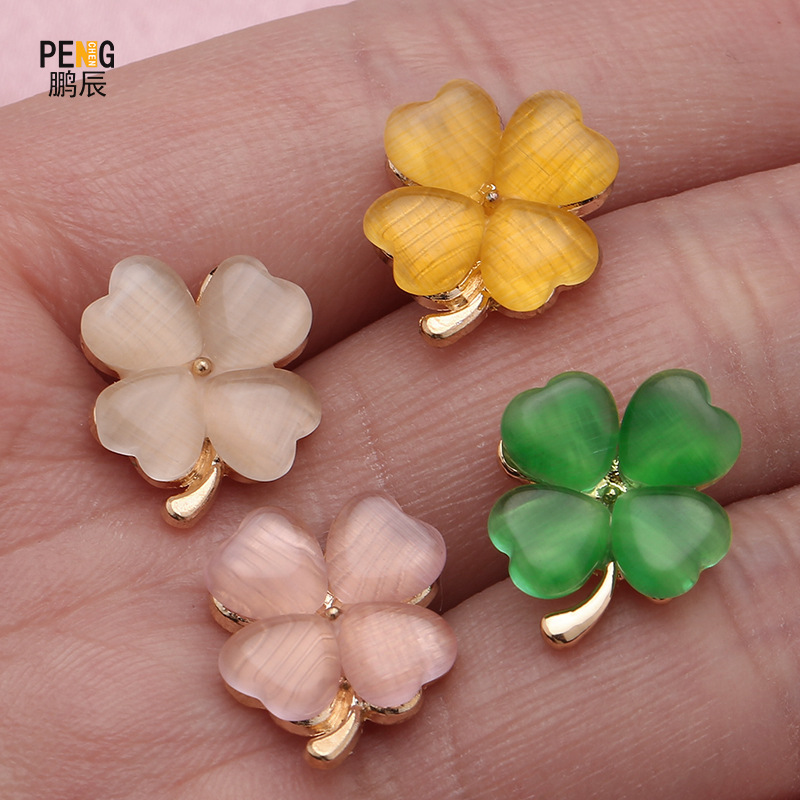Four-leaf clover style brooch, alloy collar, fixed accessory, versatile decoration, anti-exposure clasp, Korean-style clothing corsage Application Scenario