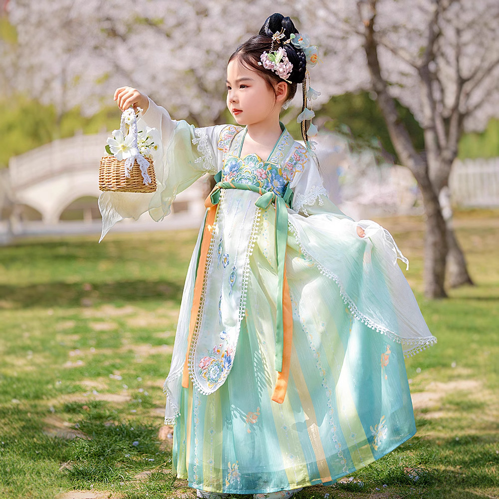 National Trend Girls' Hanfu 2025 Summer New Children's ancient costume, ethereal high-end blouse and skirt, Little girl Tang dress, daily dress details Picture
