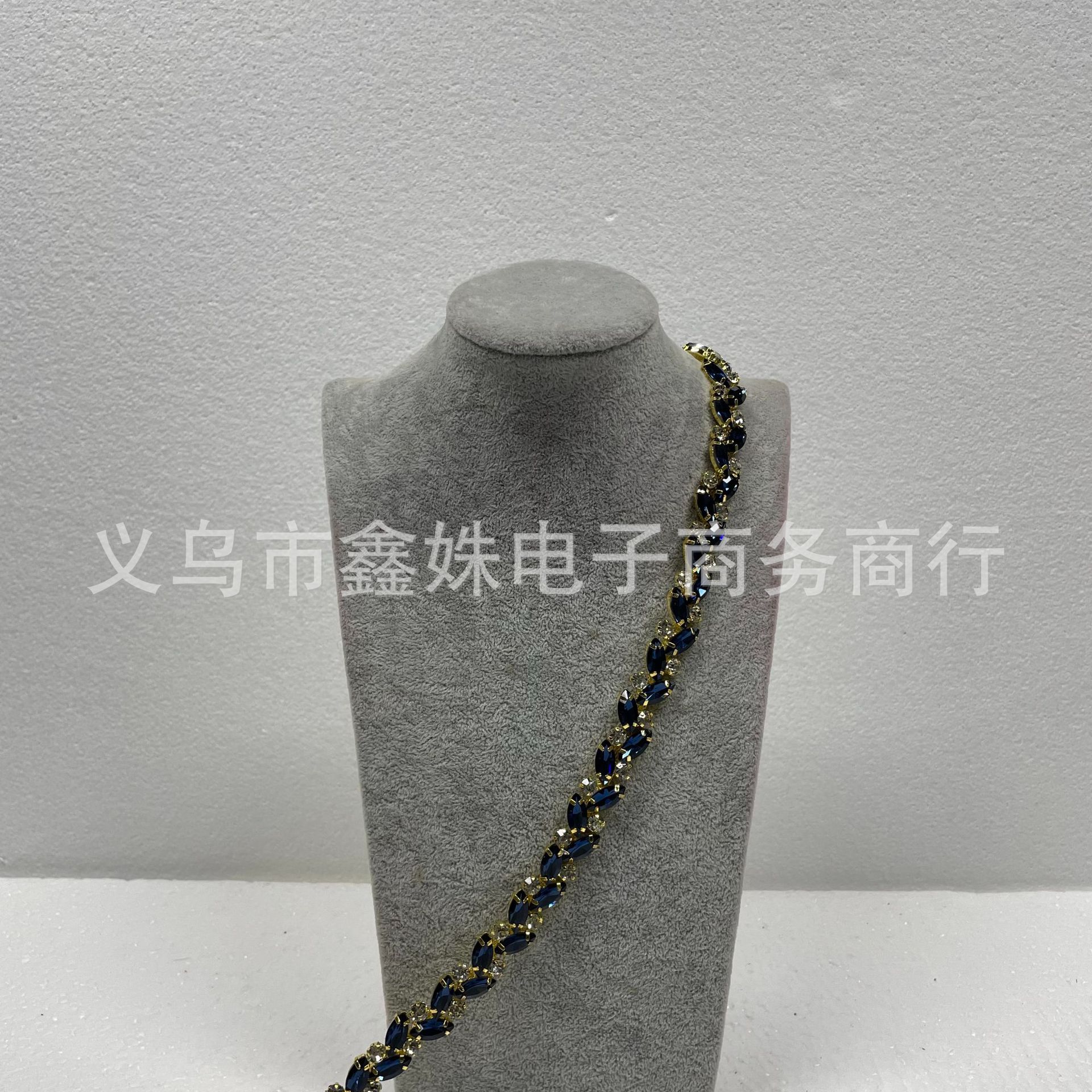 Factory direct sales of new 0.9m/ size fashionable chain gold and silver base water diamond crystal clothing accessories, 10 size per pack Application Scenario