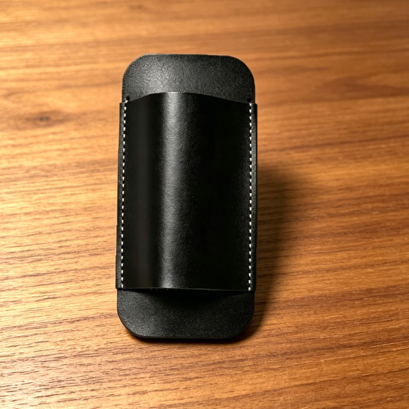 Outdoor survival leather folding knife case, Amazon cross-border EDC protective case in stock, waist-hung tactical tool knife case Application Scenario