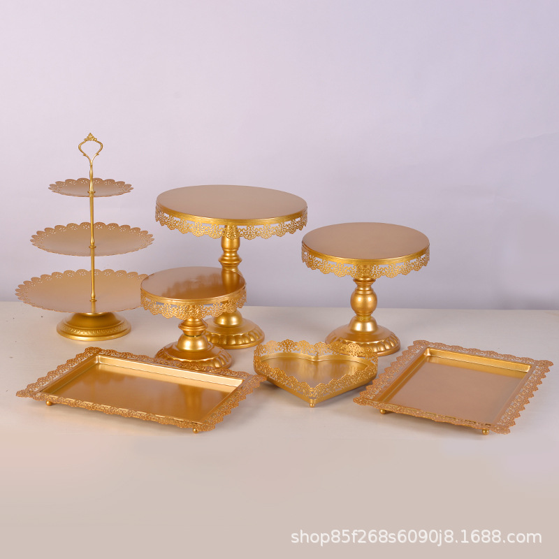 Golden Cake Stand Wedding Props Light Luxury European Dessert Tray Metal Three-Piece Party Decoration Package Application Scenario