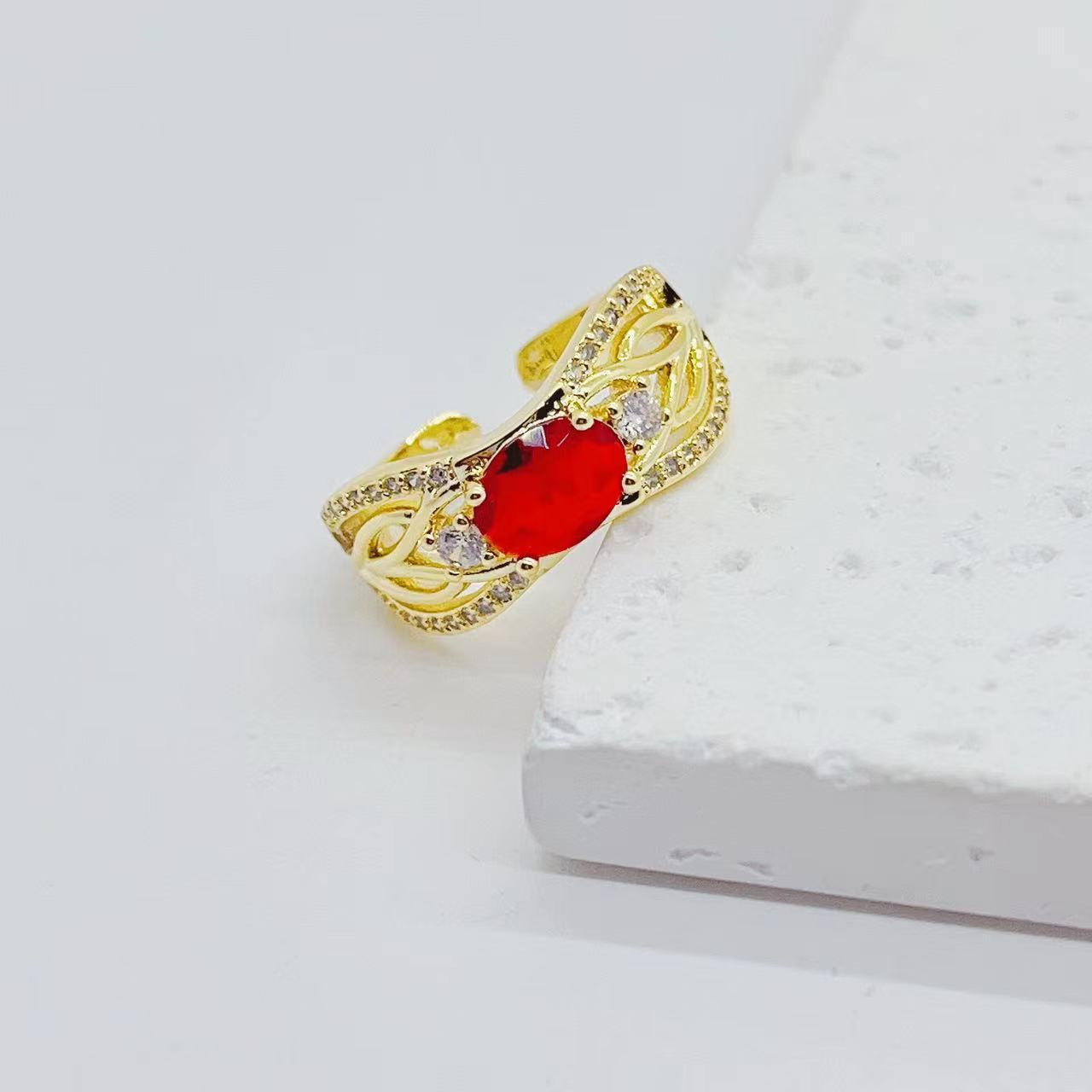 The new cross-border product is a grand and elegant egg-shaped hollow ring with three colors to choose from. The opening can be adjusted. The women's ring is copper plated with 18K Specification image