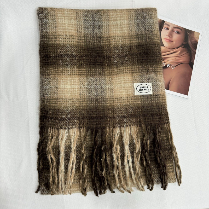 2025新款马海毛流苏围巾女秋冬季氛围感保暖格子百搭外贸跨境专供详情10