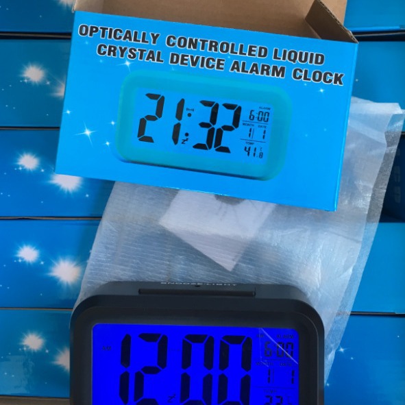 Temperature version smart clock, silent clock, snooze electronic clock, light-sensing alarm clock with voice, student special alarm clock wholesale Application Scenario