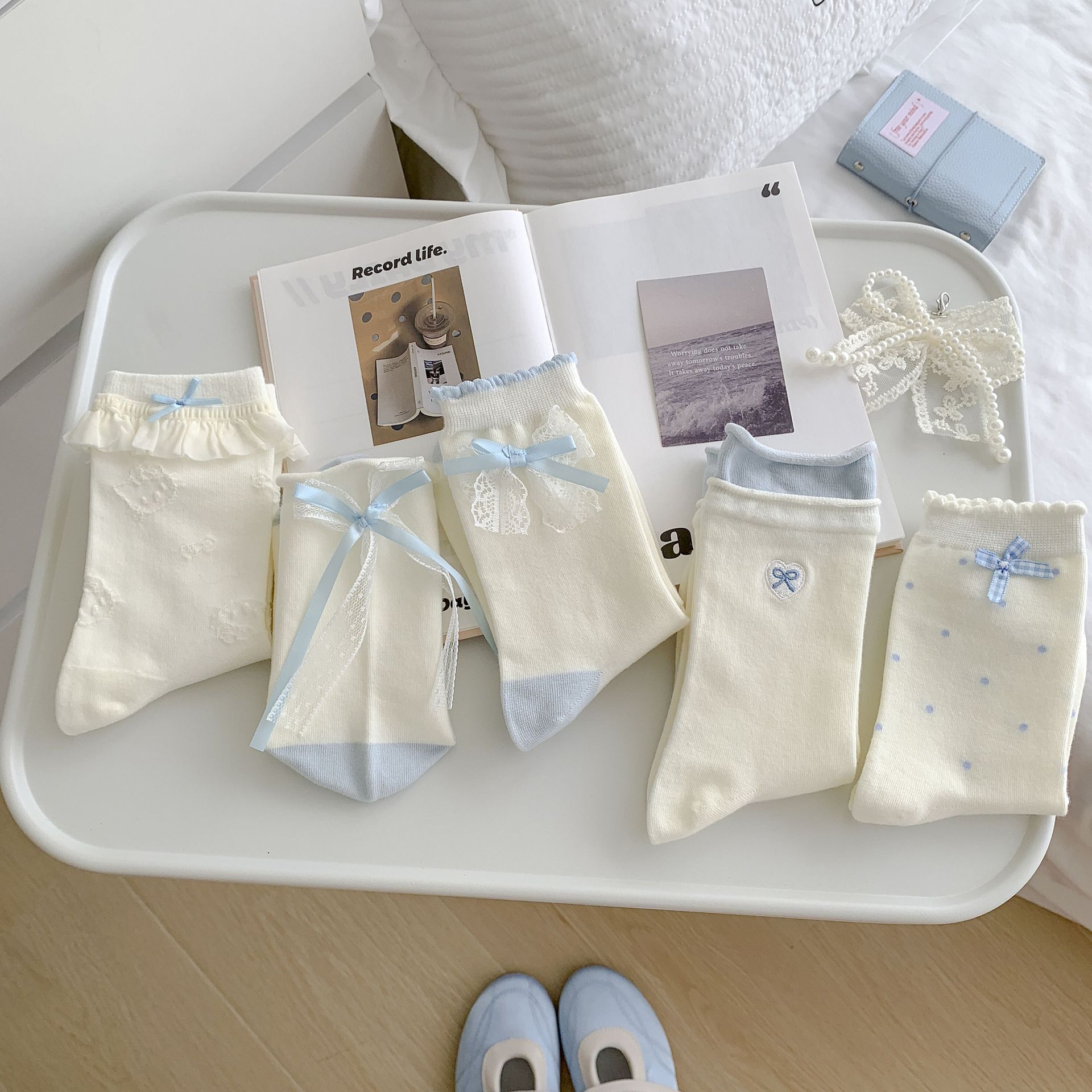 One-piece delivery service for Korean-style bow socks, MiU-style white and blue pile socks for women, new spring and autumn embroidered lace mid-calf socks pic 35