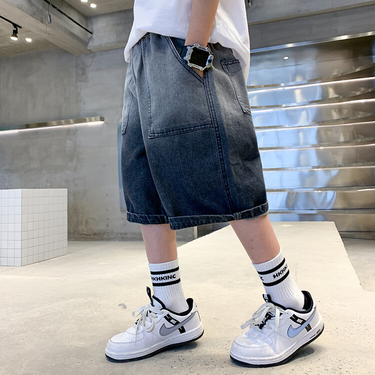 Summer boys' jeans 2022 New style Children's gradient loose jeans, big kids casual mid-length pants, children's pants trend details Picture