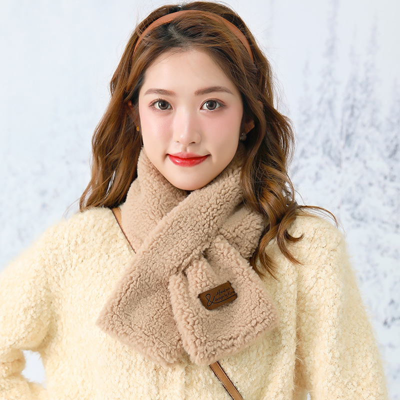 Custom New Cross Scarf Wheat Square Head Female Sweet Alpaca Plush Neck Soft Warm Woolly Scarf Application Scenario