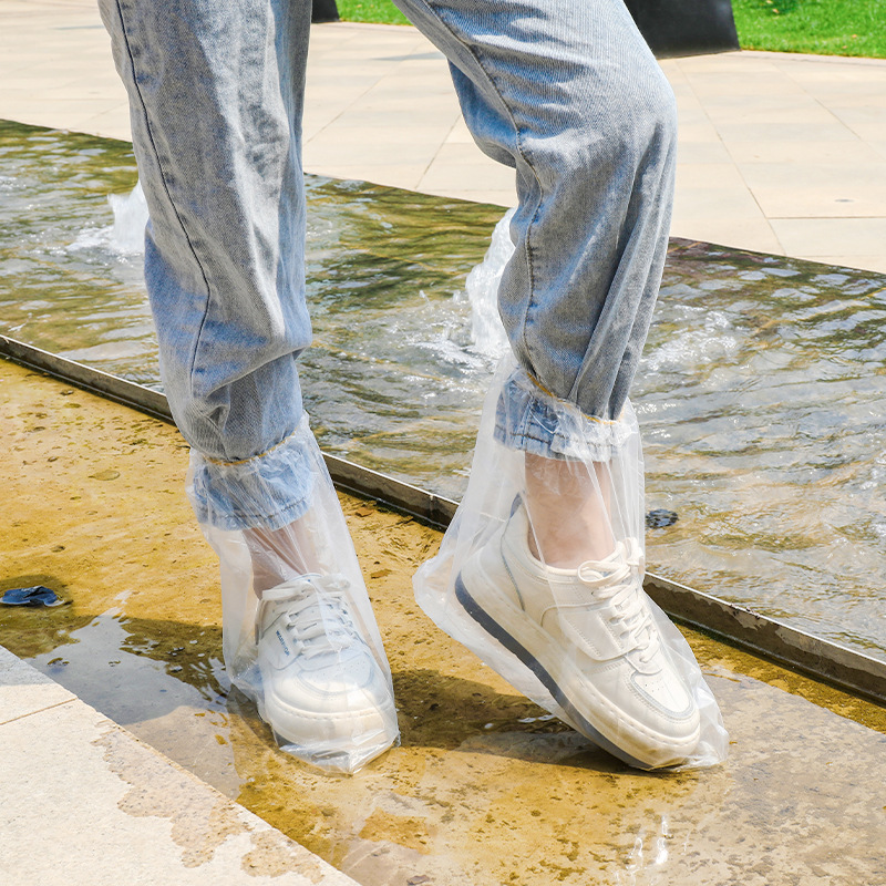 Disposable rain boots shoe covers are waterproof and anti-slip for rainy days. They are made of transparent plastic and have thickened outdoor wear resistance and isolation foot covers for rain protection Specification image