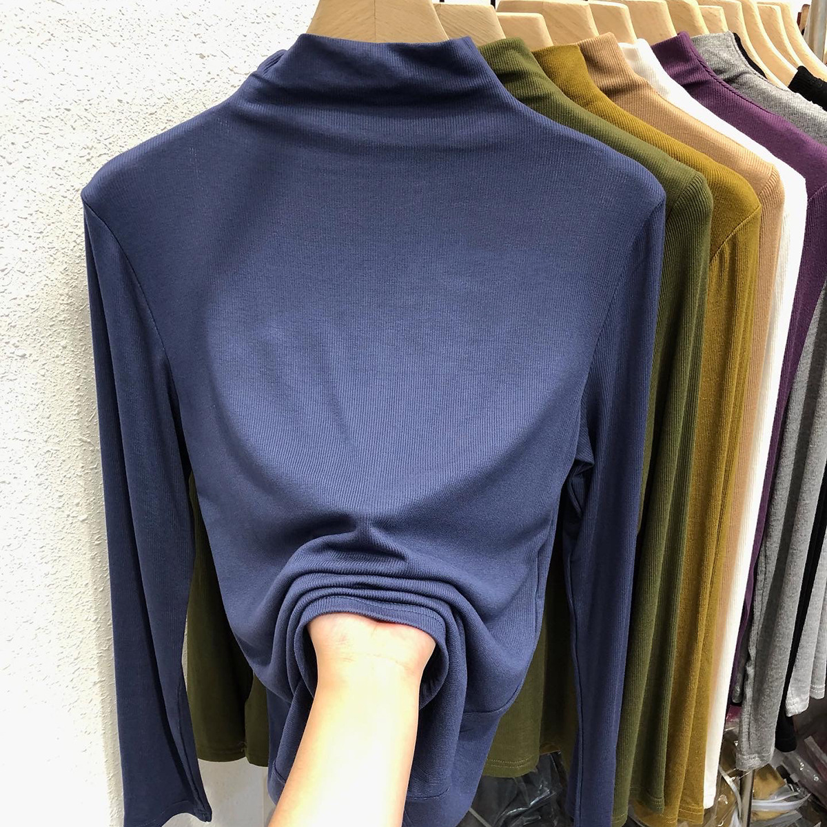 Modal long-sleeved T-shirt for women's autumn and winter collection. Pair it with a semi-high neck base layer and a slimming thin top in 2022 Item Picture