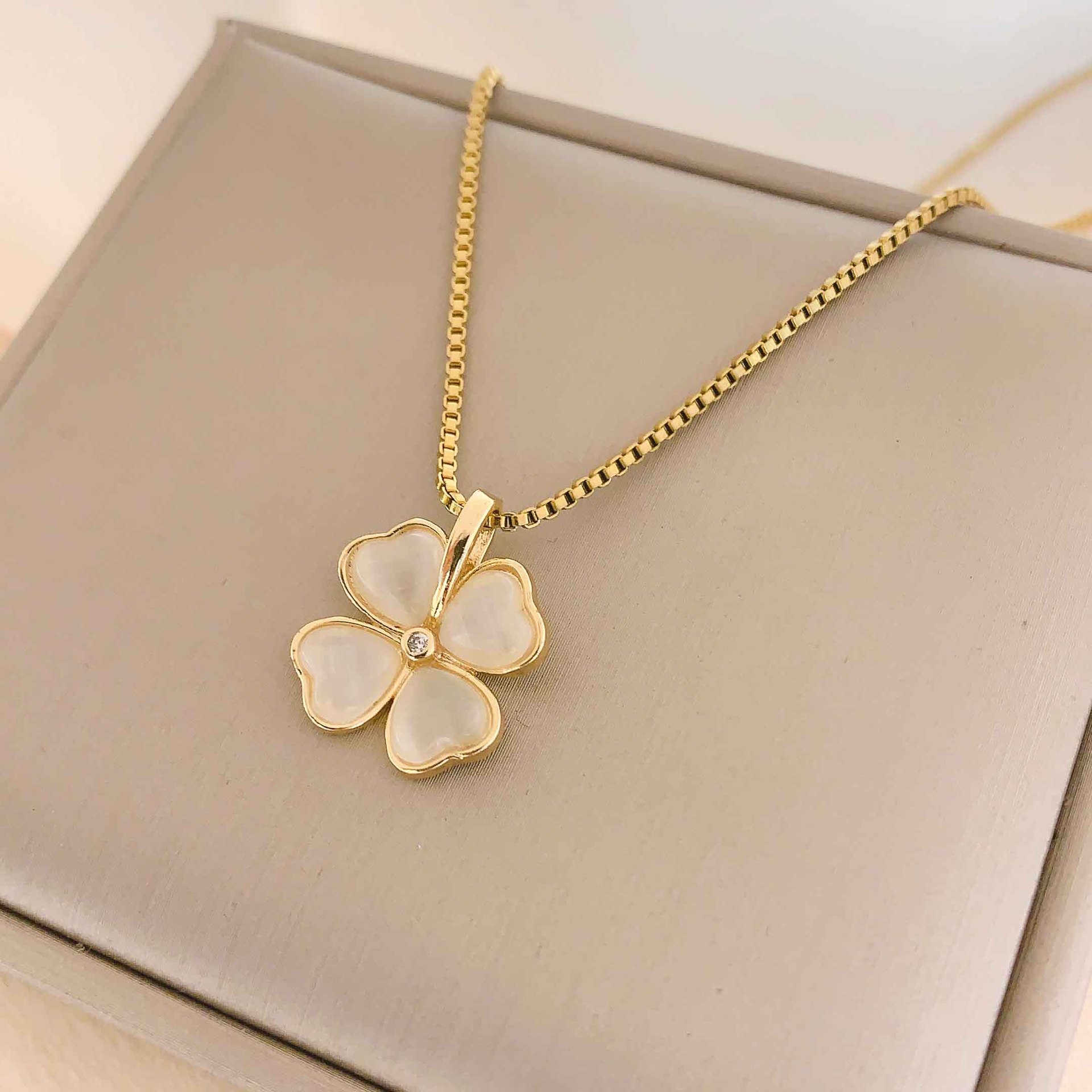 Necklace Jewelry Women's Senior Sense Not Fading Four-Leaf Clover Cat Eye Titanium Steel Necklace Simple Hot Selling Accessories Niche Jewelry Application Scenario