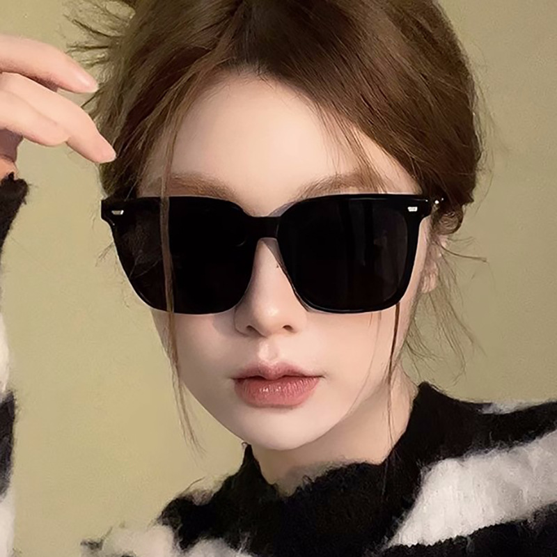 韩版时尚黑色太阳镜复古方形大框米钉墨镜ins男女高级感街拍眼镜详情图2