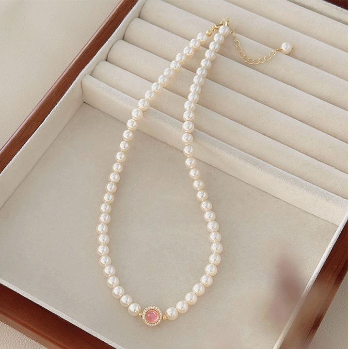 Pink chalcedony pearl necklace, a high-end and unique new collarbone chain bracelet and ring combination accessory for women in autumn and winter Application Scenario