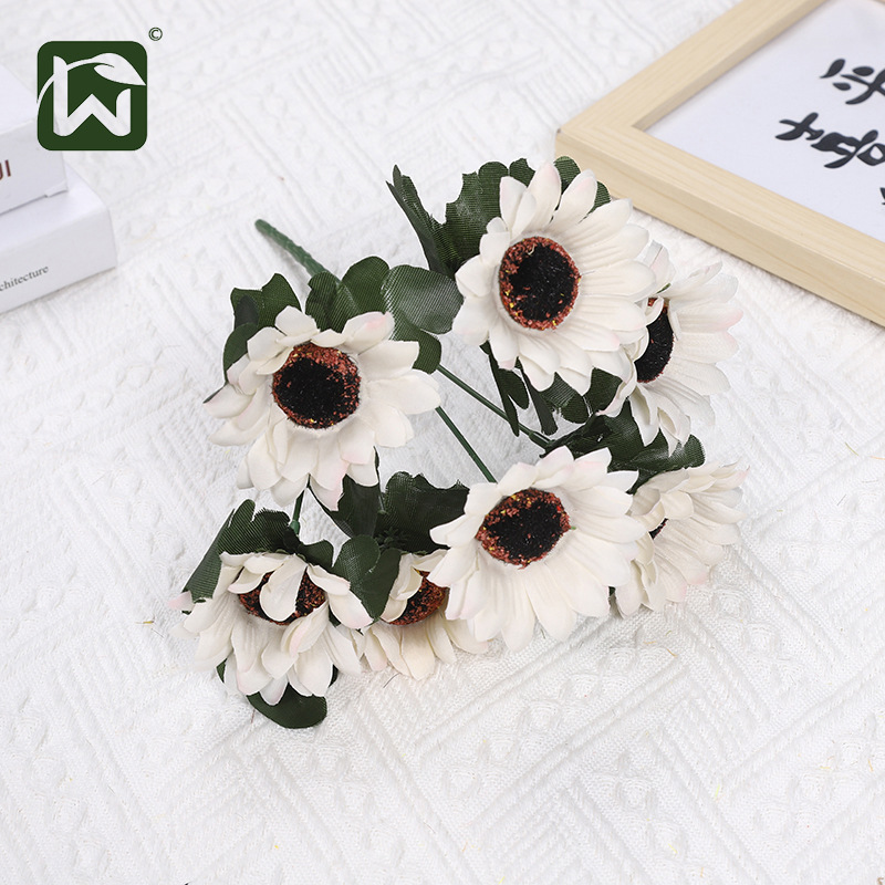 Artificial flowers, sunflowers, retro home decoration, soft furnishings, artificial flower bouquets, living room decoration, flower arrangements, flower ornaments, wedding floral art details Picture