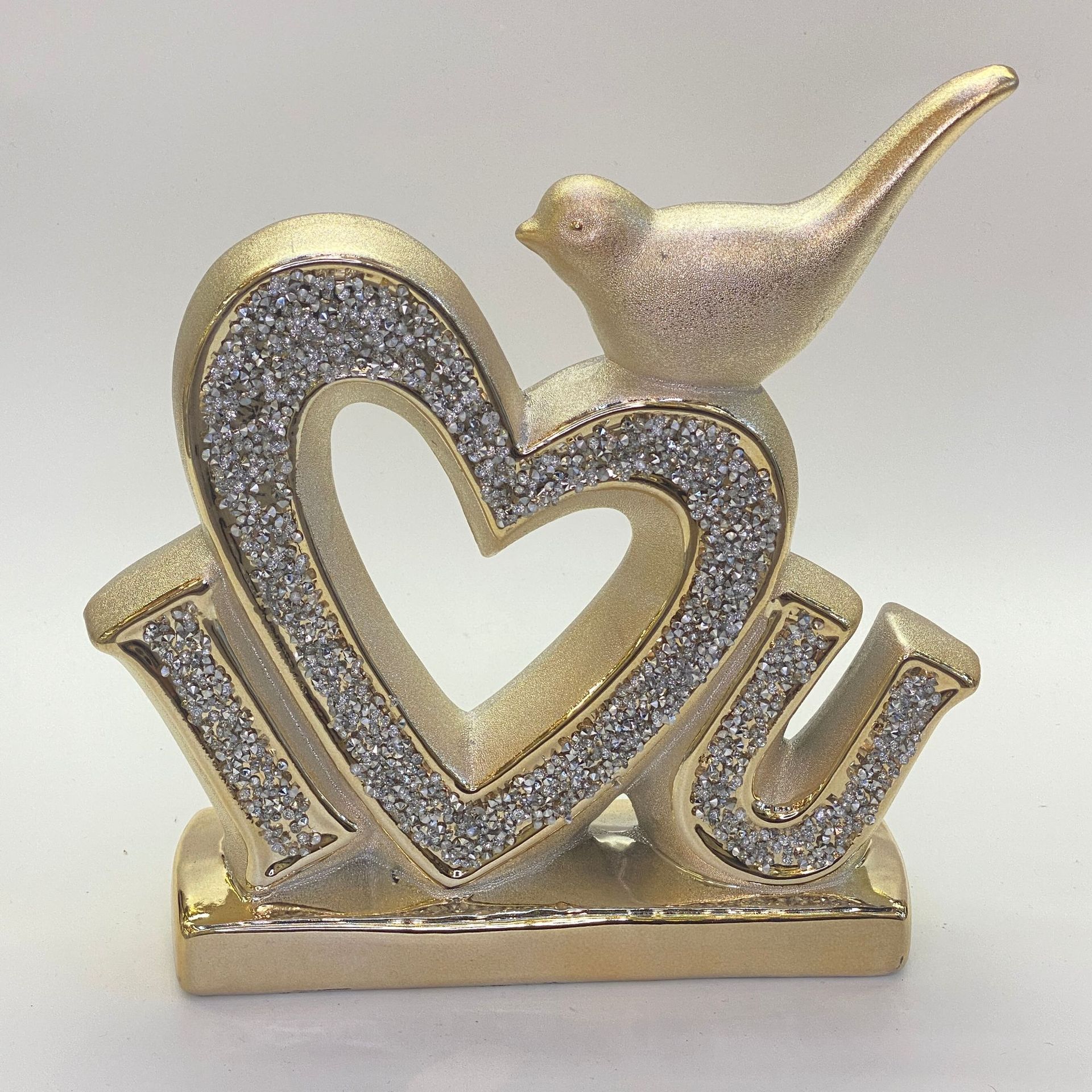 Abstract sculptures for living rooms, entrance halls, sample rooms, hotel handicrafts, direct supply from the factory, creative handicrafts, gold and silver electroplated apple ornaments, golden castle vases, handicrafts, factory wholesale Specification image