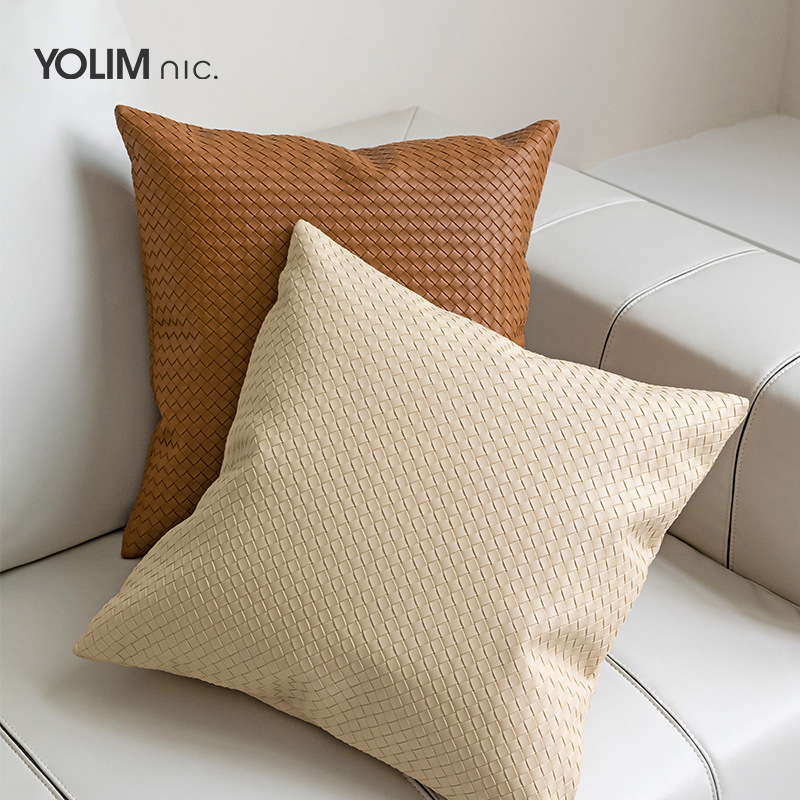 现代皮革编织抱枕靠垫棕橘色意式现代样板间客厅沙发靠枕套轻奢图