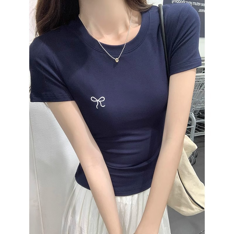 Hot Girl shoulder-length short-sleeved T-shirt for women's summer 2024 new style, revealing figure and pure desire, American-style tight short tea art style top details Picture