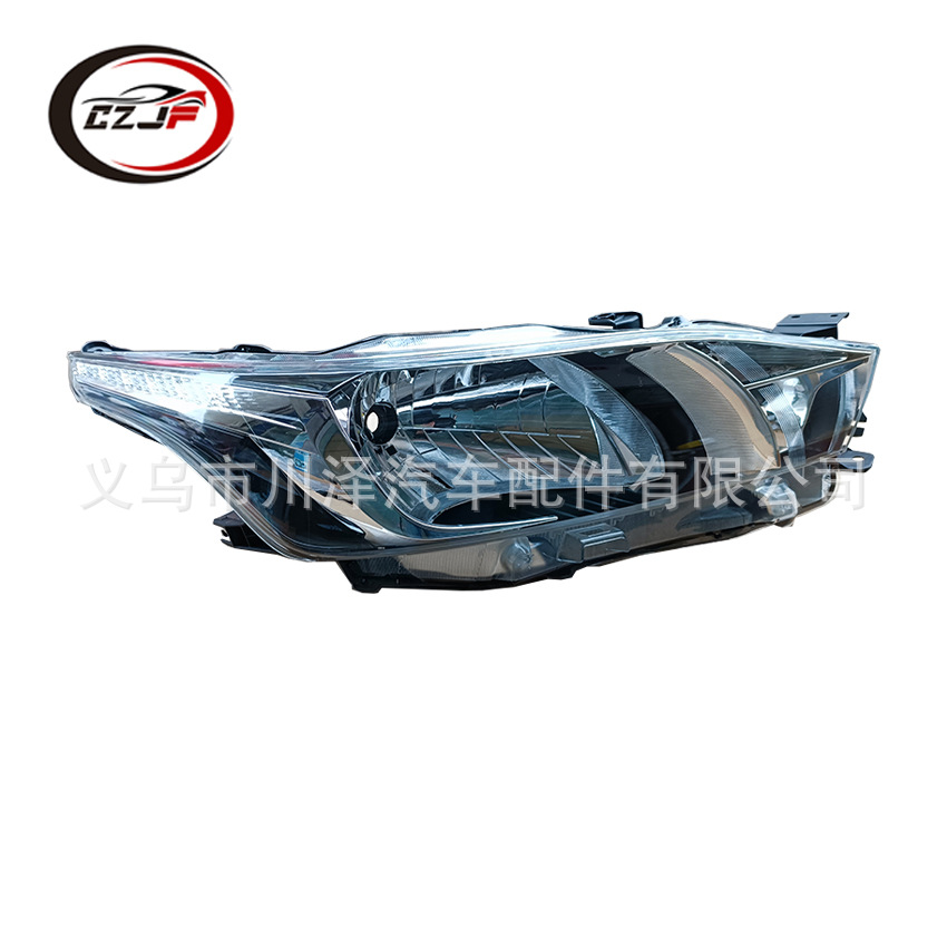 تطبيق المصابيح الأمامية 81130-0D55170-0D551 لمصابيح ياريس الكبير تويوتا لعام 2014.