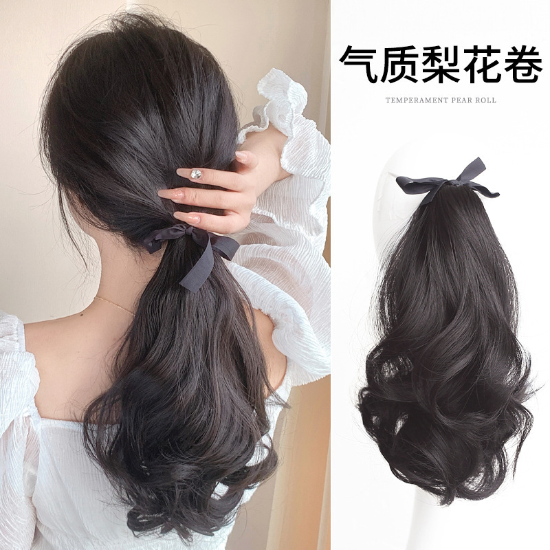 A female wig with a tied pear blossom ponytail that simulates the style of hair. It can be styled in high or low ponytails, light and without a sense of heaviness