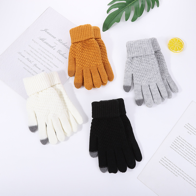 Touch screen gloves, pineapple gloves, cold-proof winter warmth gloves, student Korean-style gloves, fleece and thickened cycling gloves Application Scenario