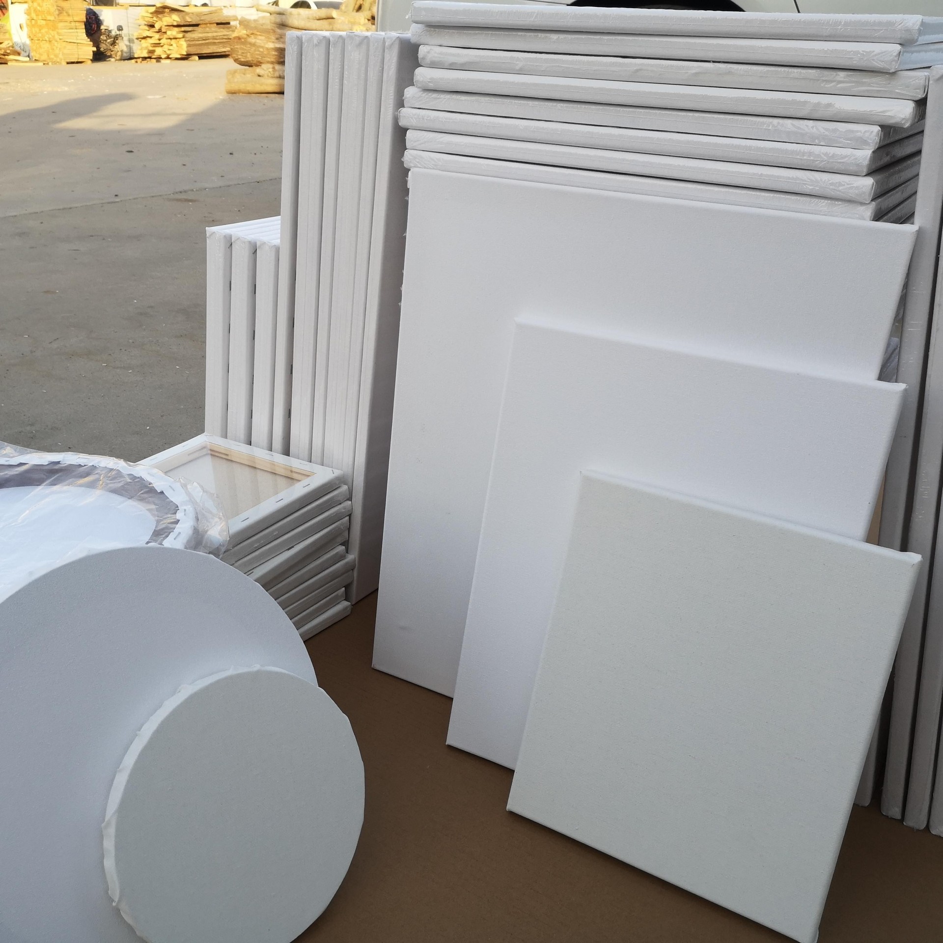 Wholesale of round oil painting frames, irregular-shaped picture frames, art raw cotton cloth, linen oil paints, diy canvas picture frames and boards details Picture