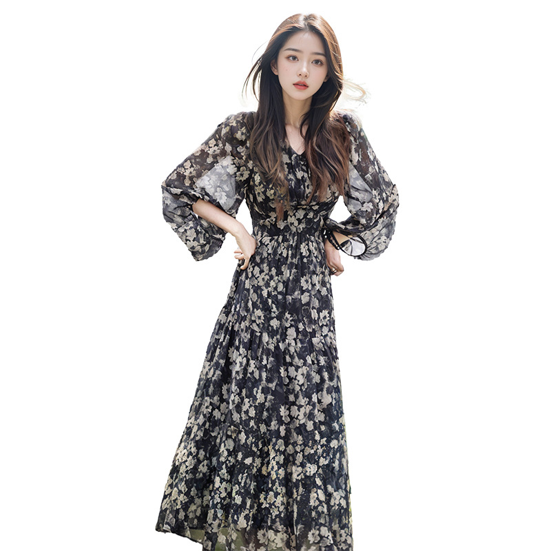 Retro floral V-neck long-sleeved dress for women, new summer style 2024. It's a versatile mid-length A-line dress that makes you look younger and slimmer Item Picture