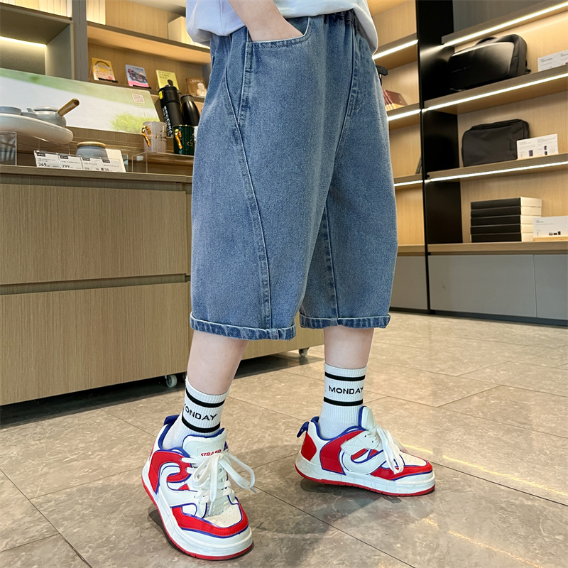 Summer 2023 new style of boys' denim shorts for outerwear, trendy children's workwear pants, thin and explosive mid-length children's pants Application Scenario