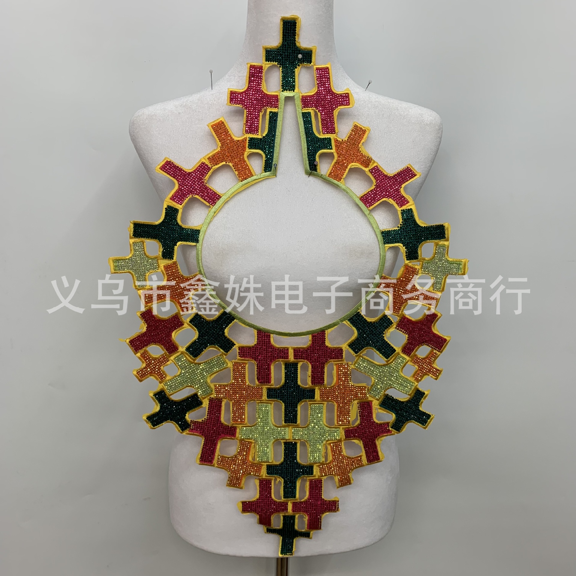 Amazon's best-selling heavy-duty clothing accessories with self-adhesive full diamond round necks