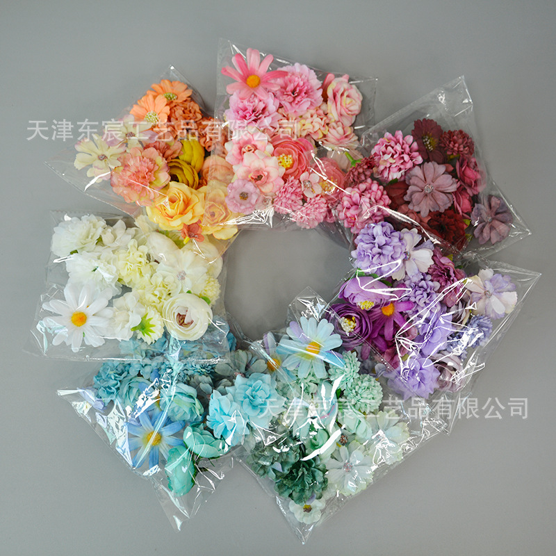 蝴蝶结/塑料雪花片/磁铁磁扣/皮标/袖套刺绣卡通贴片产品图