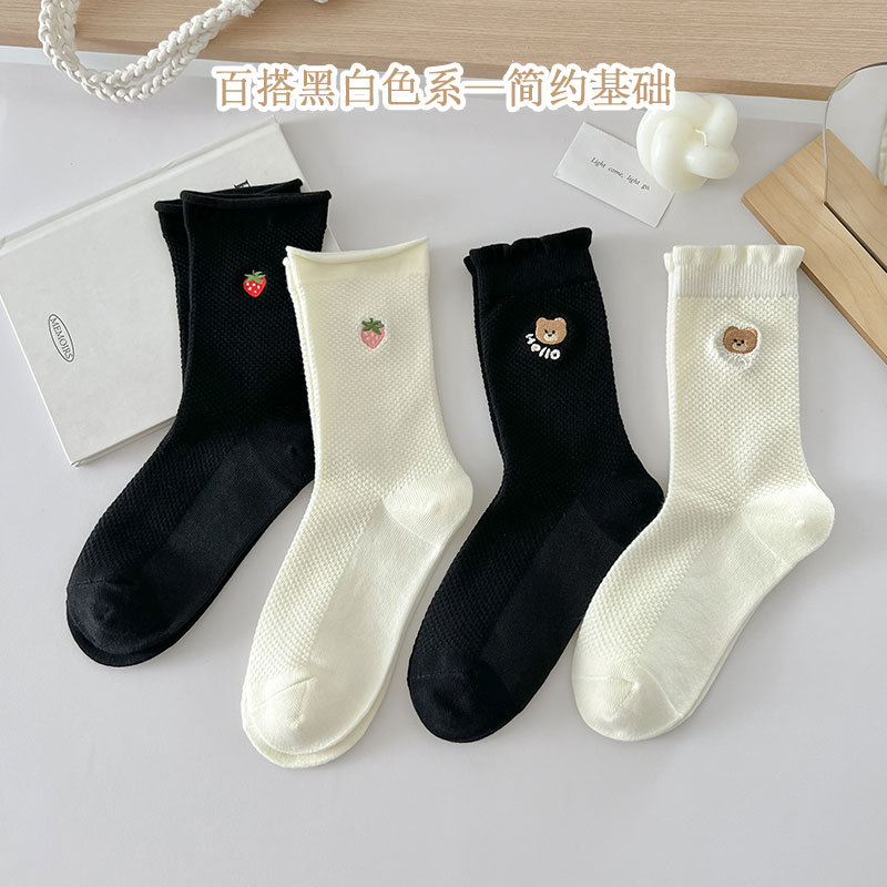 Socks stall a generation of spring and summer socks women thin girls day cute mid-tube socks black and white bear strawberry embroidery cotton socks details Picture