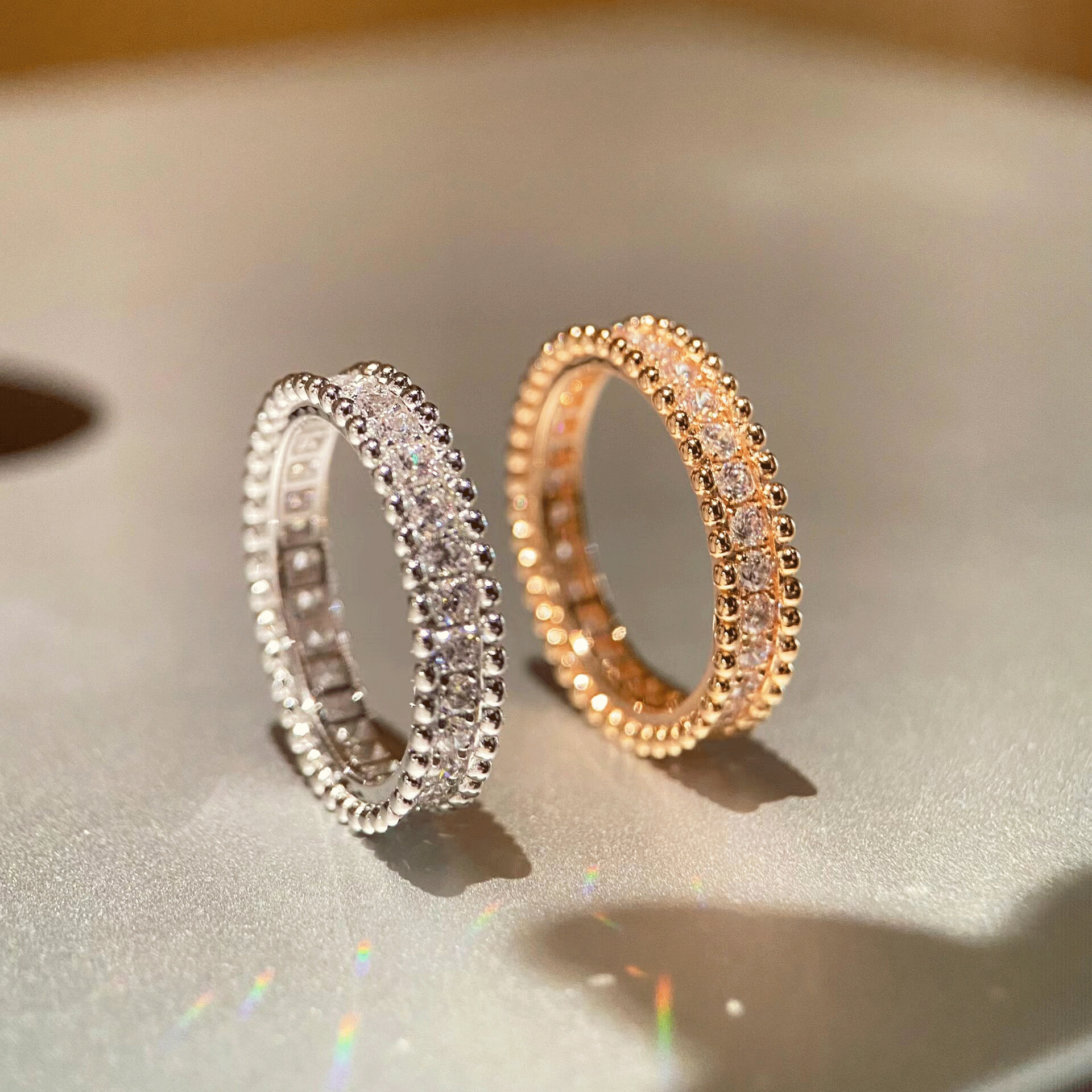 V-gold row diamond ring for women, 18k rose gold bead edge full diamond couple ring, a fashionable ring with a starry sky on the index finger