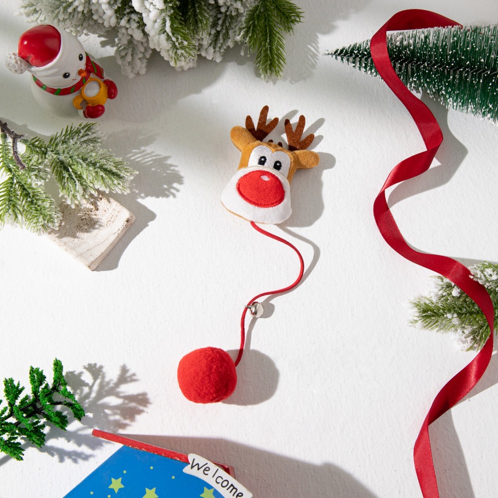 Christmas cat toys, plush ball dolls with bells, interactive and entertaining cat toys, pet supplies, cross-border new products Application Scenario