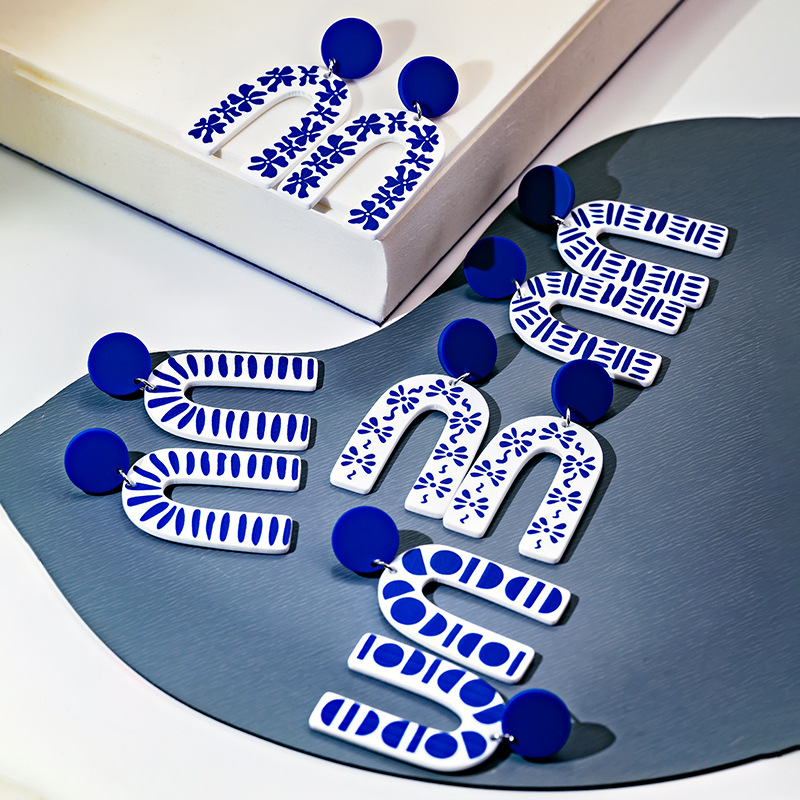 中国风复古青花瓷碎片耳环 新中式温柔典雅花朵蓝色亚克力耳坠女