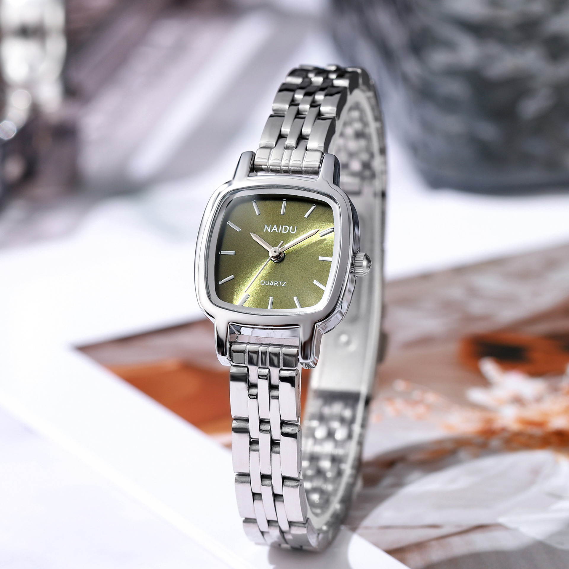 小众高级感小方糖腕表简约学生款钢带石英表生活防水女士手表批发