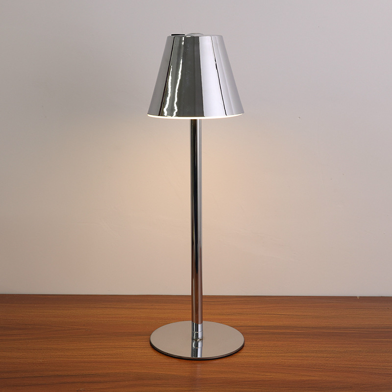 Cross-border bestseller led table lamp, simple and retro coffee shop atmosphere lamp, table lamp, touch usb charging bar table lamp Application Scenario