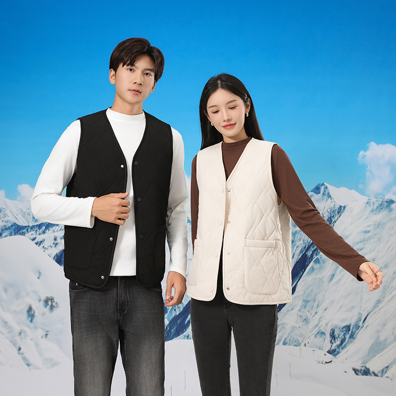 For autumn and winter, you can wear high-end close-fitting inner jackets for warmth. For outerwear, there are new couple woolen vests and thickened waistcoats for women