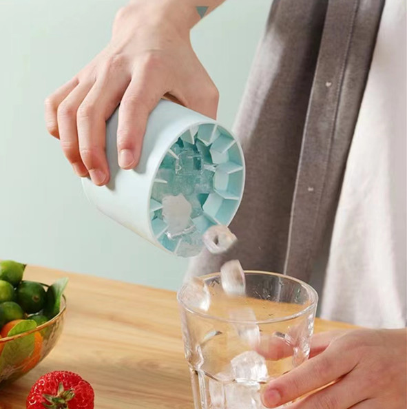New Cylinder Silicone Ice Cube Mold Ice Cup Creative Ice Cube Cube Cylinder Silicone Ice Cube Mold Cross-Border Application Scenario