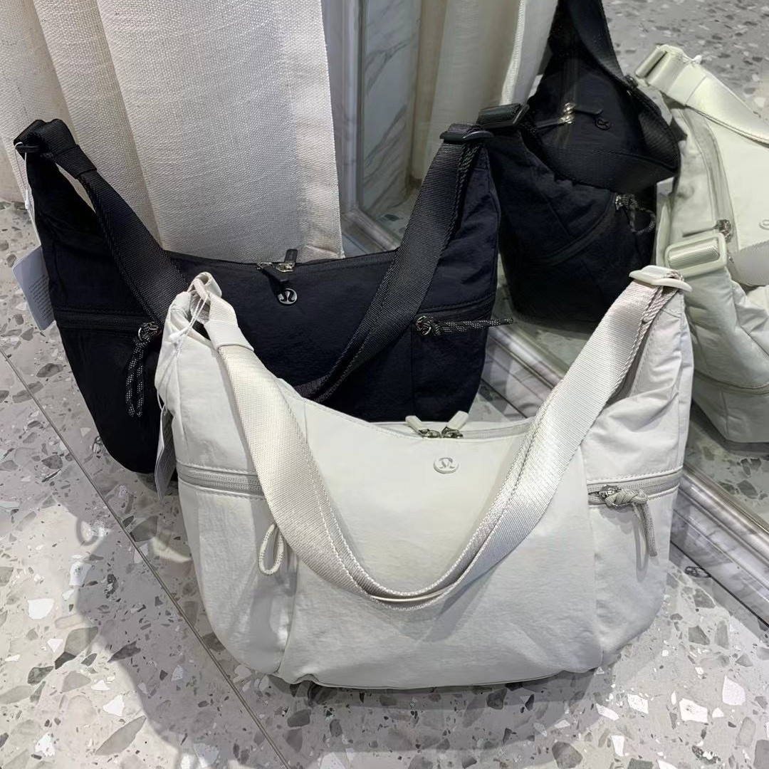 lululemon包大容量休闲百搭13L牛角包月牙包小众女士单肩斜挎包