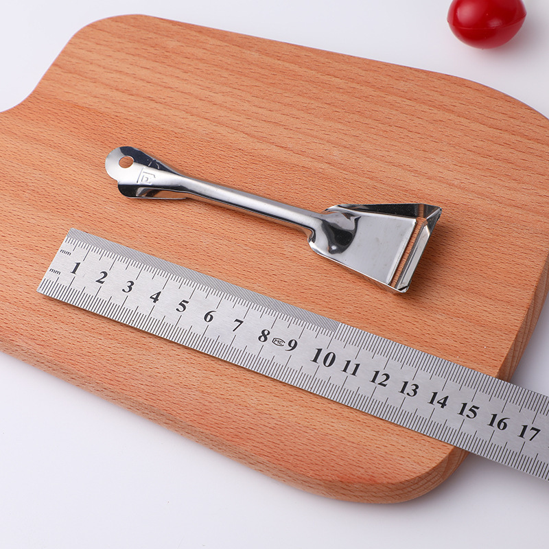 Old-fashioned non-rusting iron sheet peeler, fruit peeler, fruit knife, and melon peeler for peeling Application Scenario