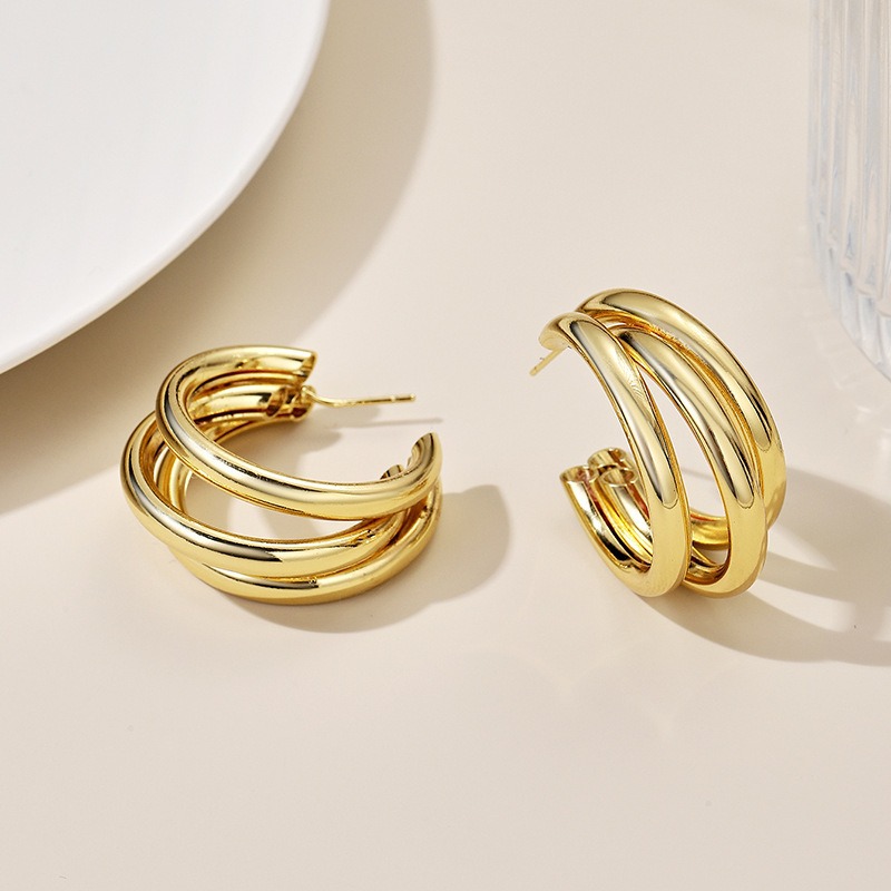 ins cross-border influencer's new golden high-end earrings, plain ring light luxury accessories, C-shaped multi-layer hollow earrings for women details Picture