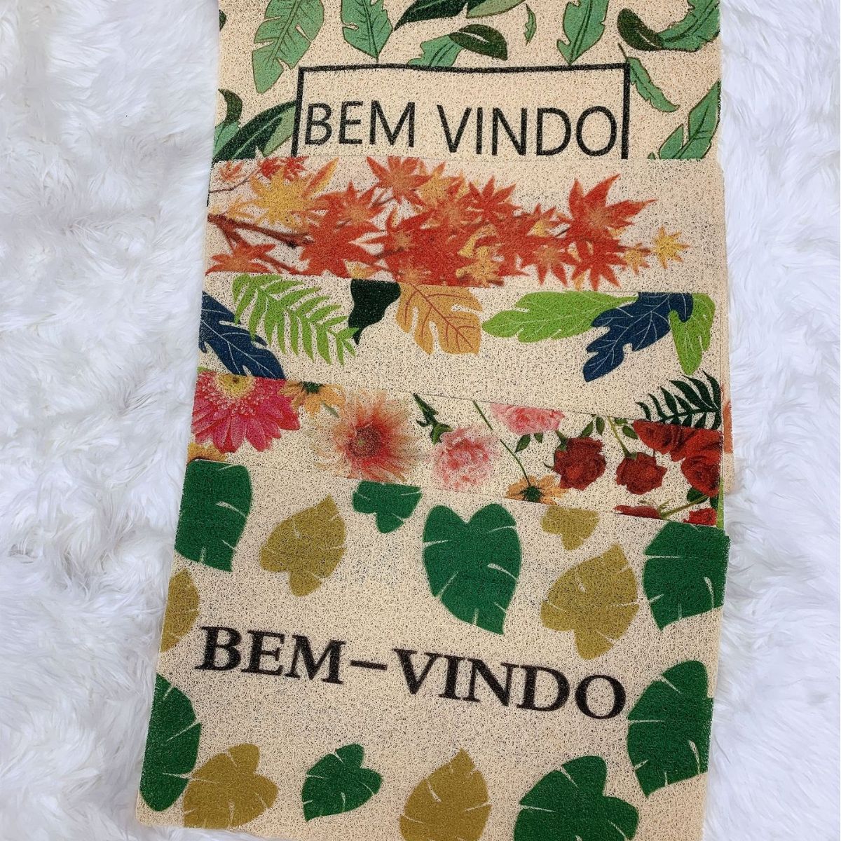 Factory direct sales and wholesale of yellow silk spray-printed anti-slip and water-absorbing floor MATS for bathrooms and living rooms. The foot feel is skin-friendly and comfortable