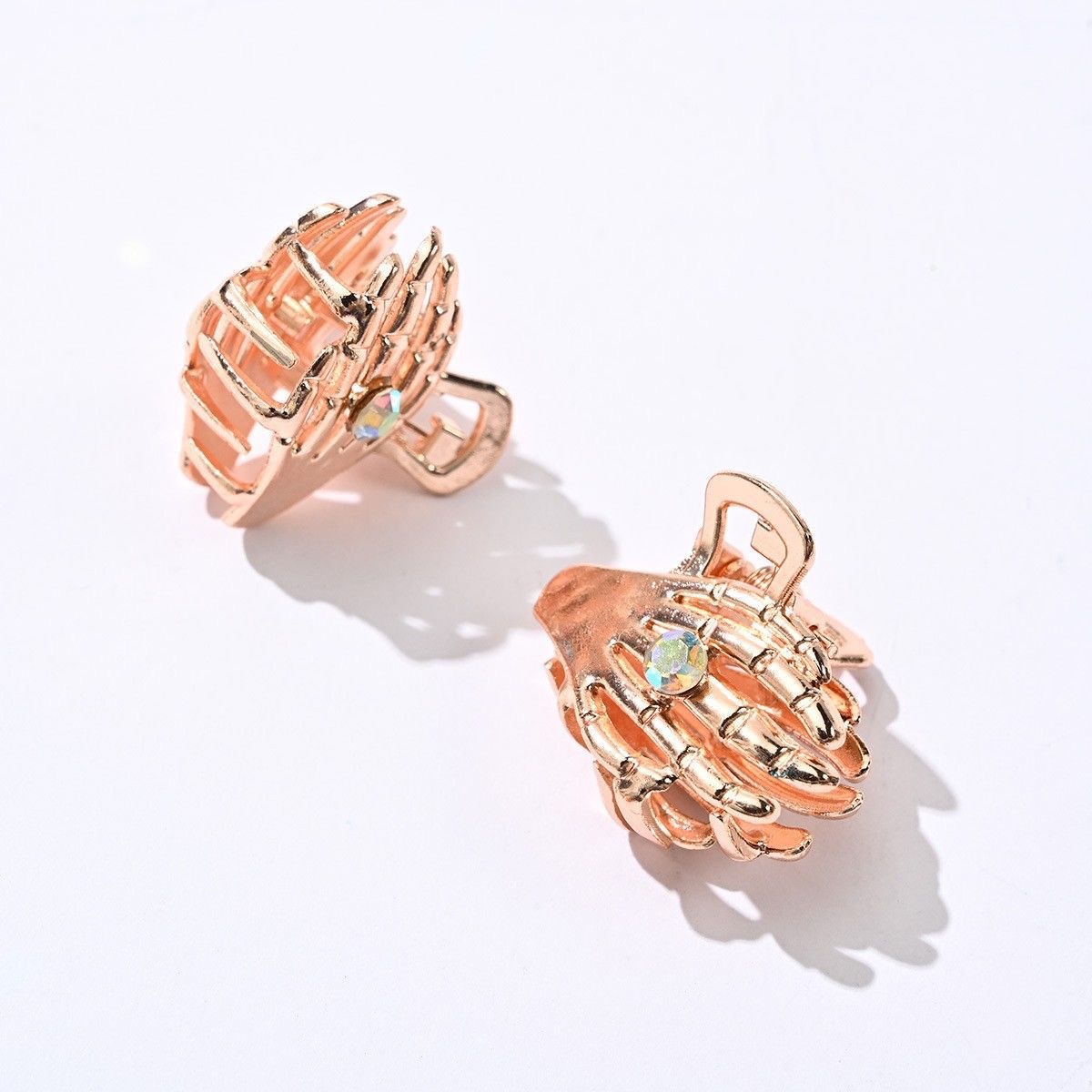 Korean-style small top clip hair clips, exquisitely electroplated back of the head, simple and fashionable women's all-purpose hair clips wholesale Application Scenario