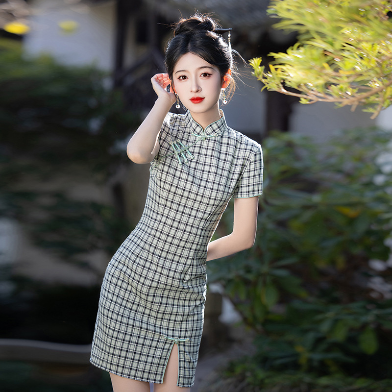 "National Trend 2025 Spring/Summer Short, petite, single-layer checkered, fresh and girlish, Chinese-style retro cheongsam.