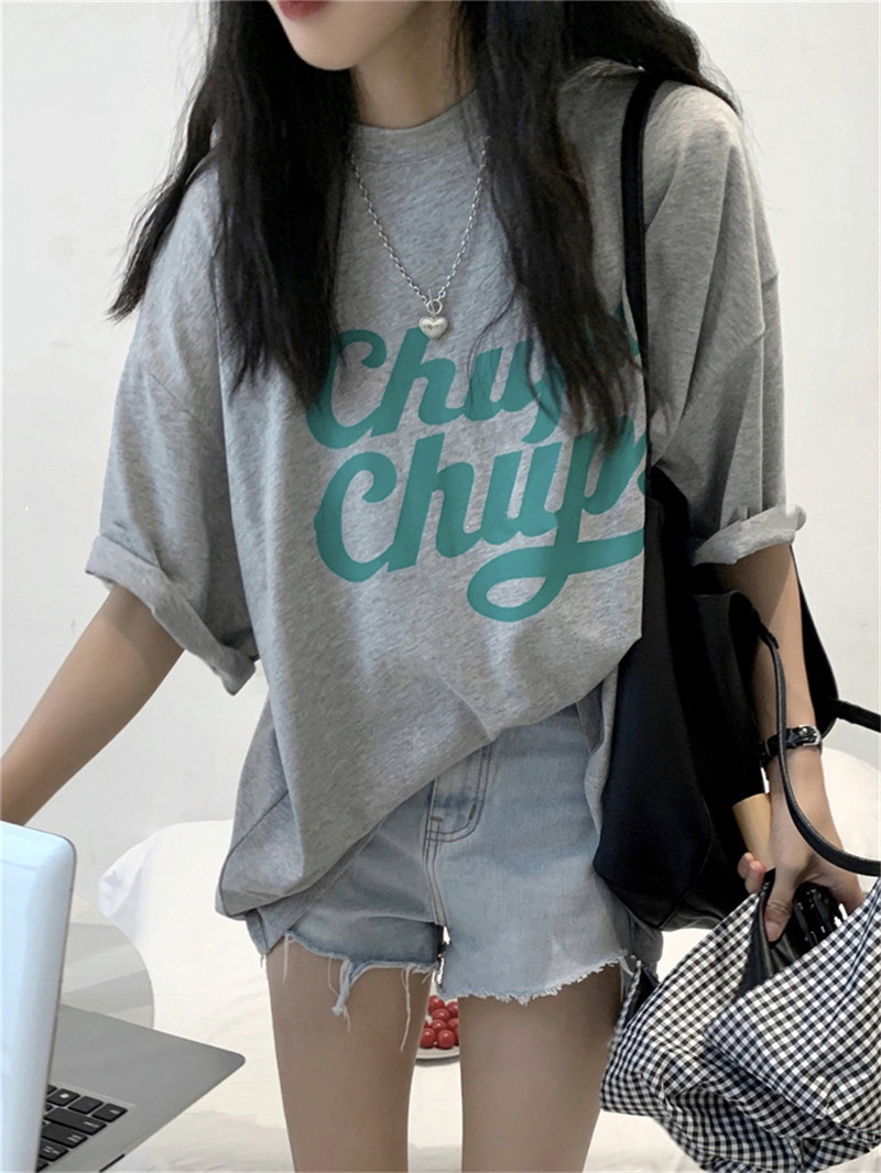 宽松圆领中长白底实物图