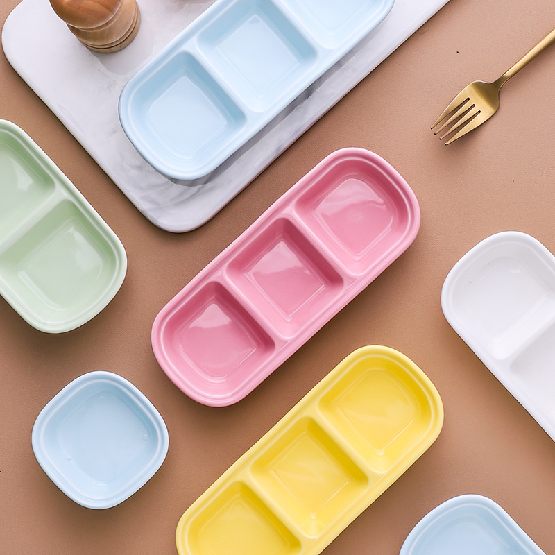 Ceramic snack plates, Nordic-style glazed soy sauce plates, dipping sauce vinegar plates, two, three or four compartments ceramic seasoning plates Application Scenario
