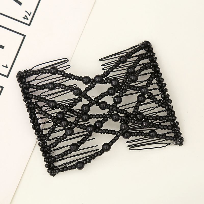 Wholesale of European and American best-selling fashionable and versatile hair combs, steel wire curls, pearl magic combs, and styling hair braiding tools from the manufacturer Application Scenario